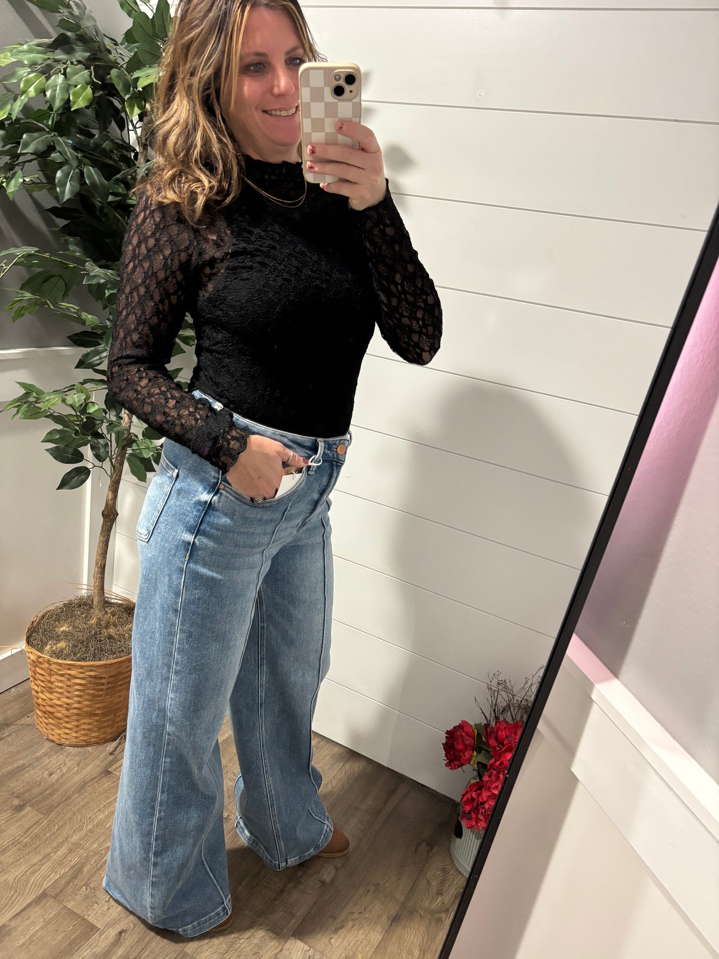 Jolie Lace Thumbhole Top