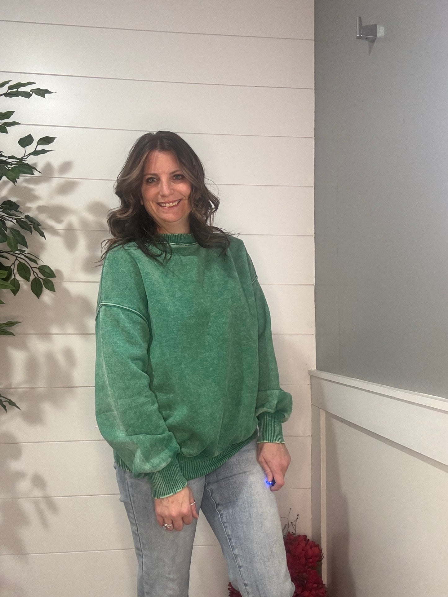 Avery Acid Wash Pullover - Forest Green