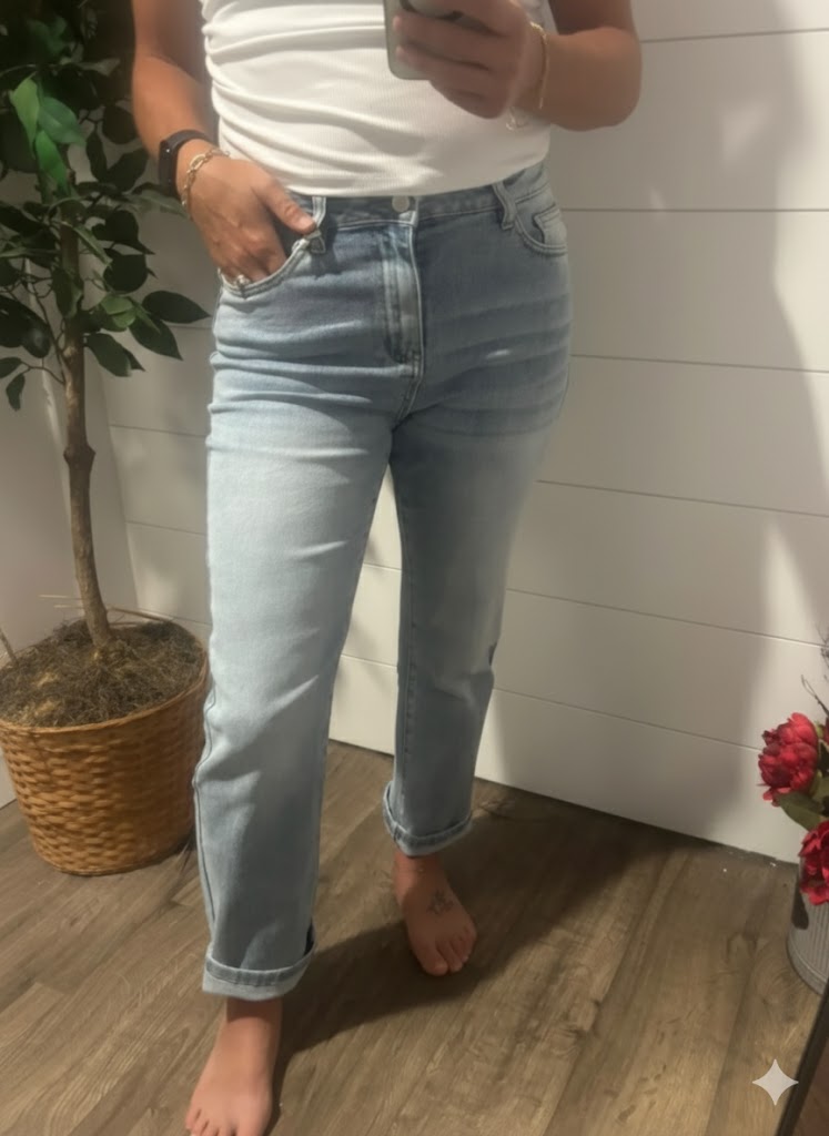 Alexie Straight Leg Cropped Jeans