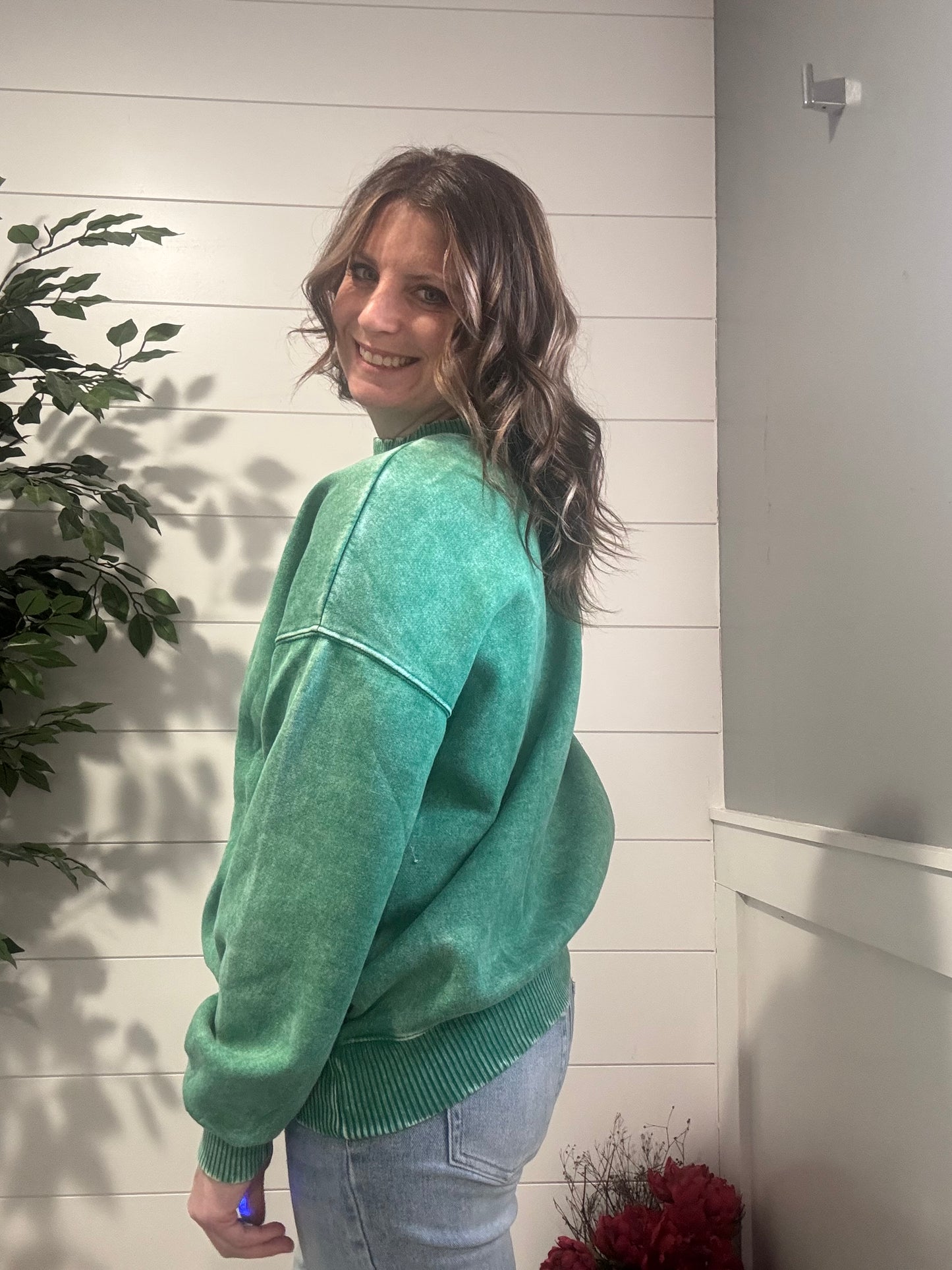 Avery Acid Wash Pullover - Forest Green