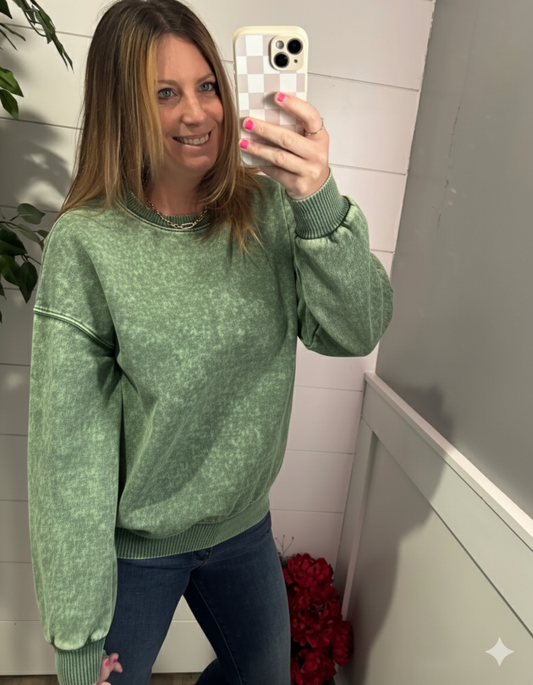 Avery Acid Wash Pullover - Forest Green